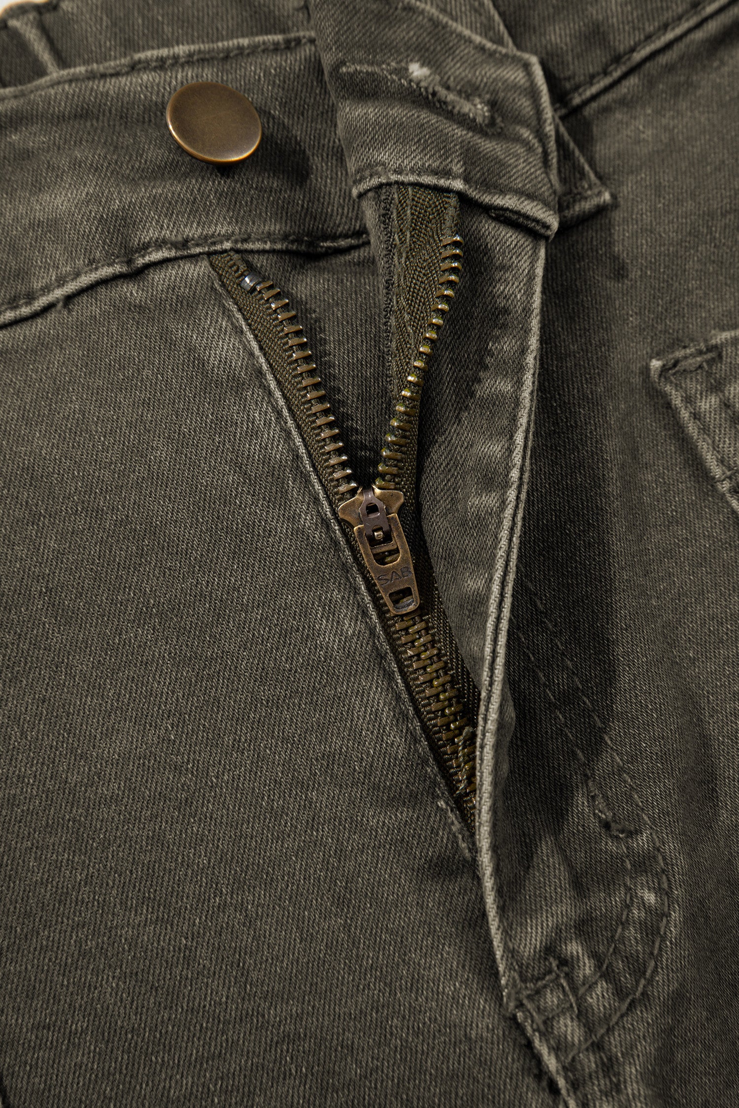 Beau Blue Solid Color Square Patch Pocket Ankle-length Barrel Jeans