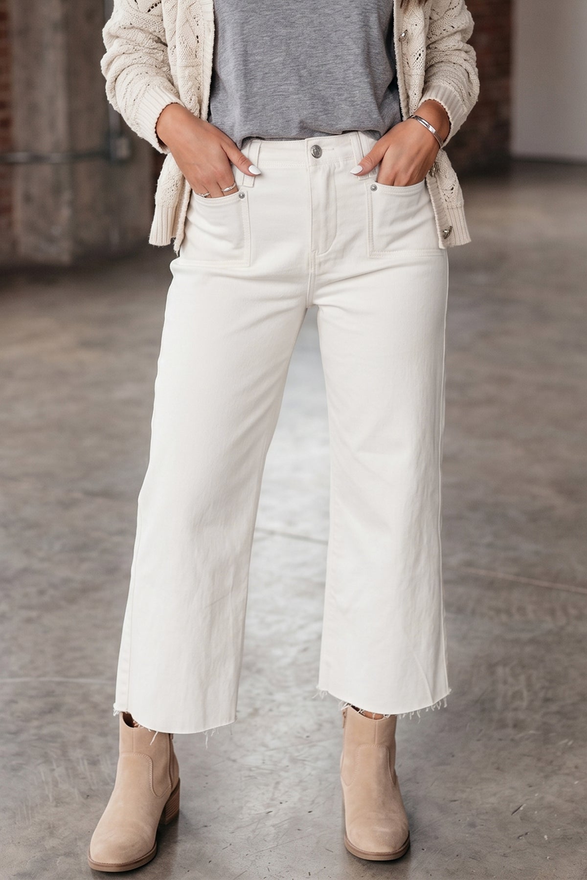 White Raw Hem Ankle-length Loose Jeans