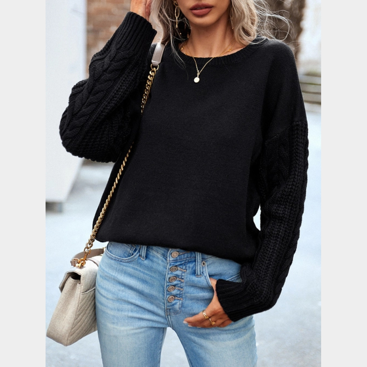 Black Round Neck Long Sleeved Knit Tops